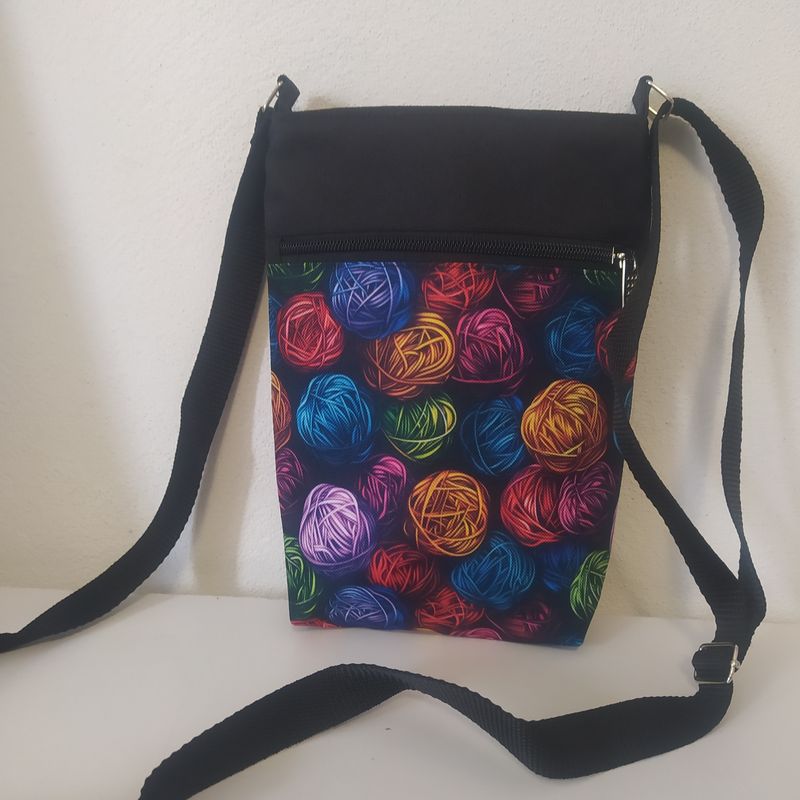 Crossbody kabelka malá Klubíčka na černé