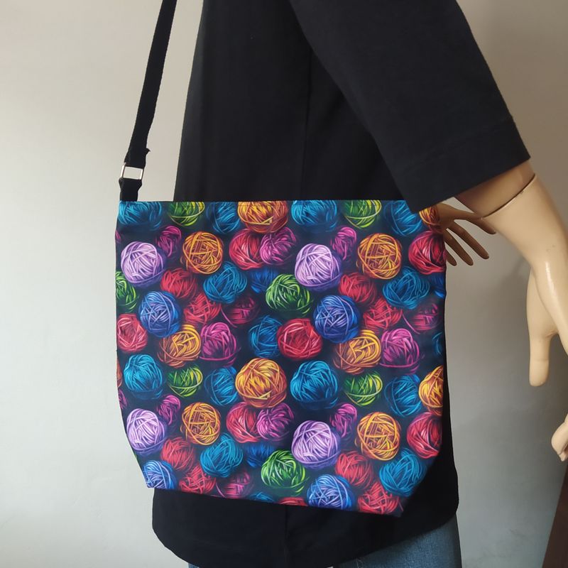 Crossbody kabelka Klubíčka na černé