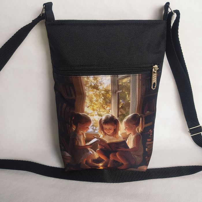 Crossbody kabelka malá Čtenáři