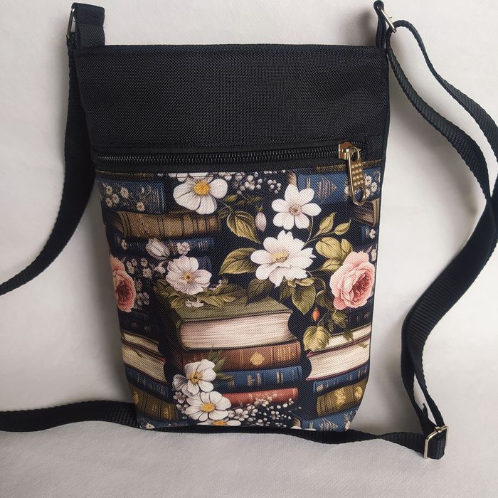 Crossbody kabelka malá Knihy