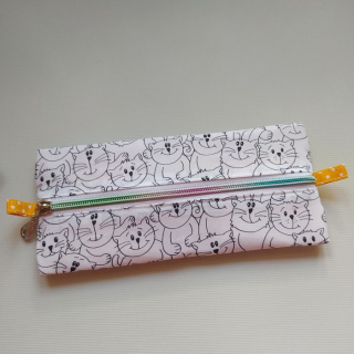 Kočky omalovánky - pouzdro na pastelky