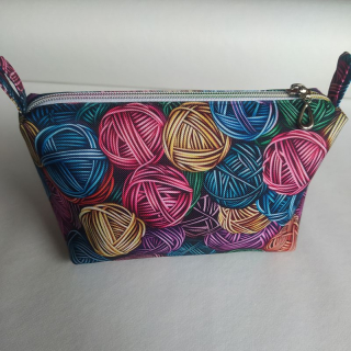 Kosmetická taštička střední Klubíčka barevná